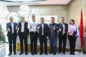 广州市与番禺区人力资源和社会保障局领导莅临乐竞lejing(中国)集团调研指导